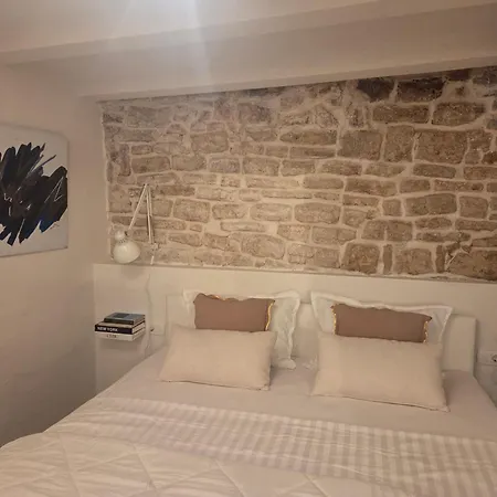 Apartment White *