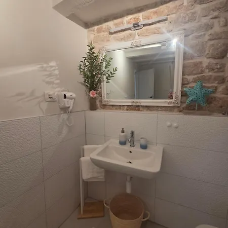 Apartment White *