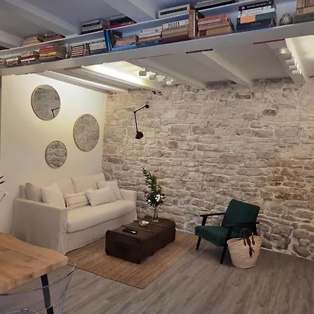 Apartament White