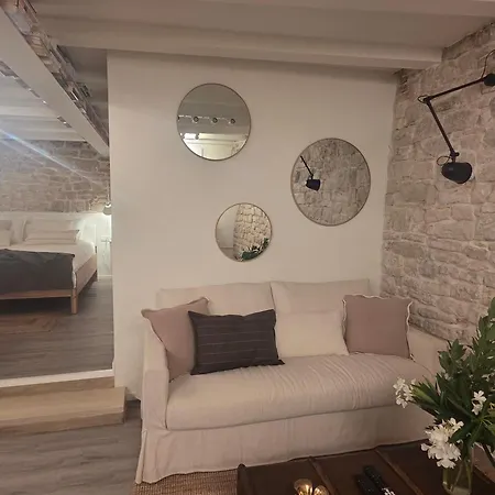 Apartment White *