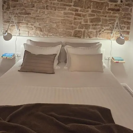 Apartament White *