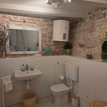 White Apartman *